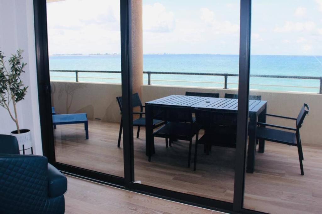 Luxury Ocean Front Seadreams 2 With 7 Mile Beach Views West Bay Buitenkant foto