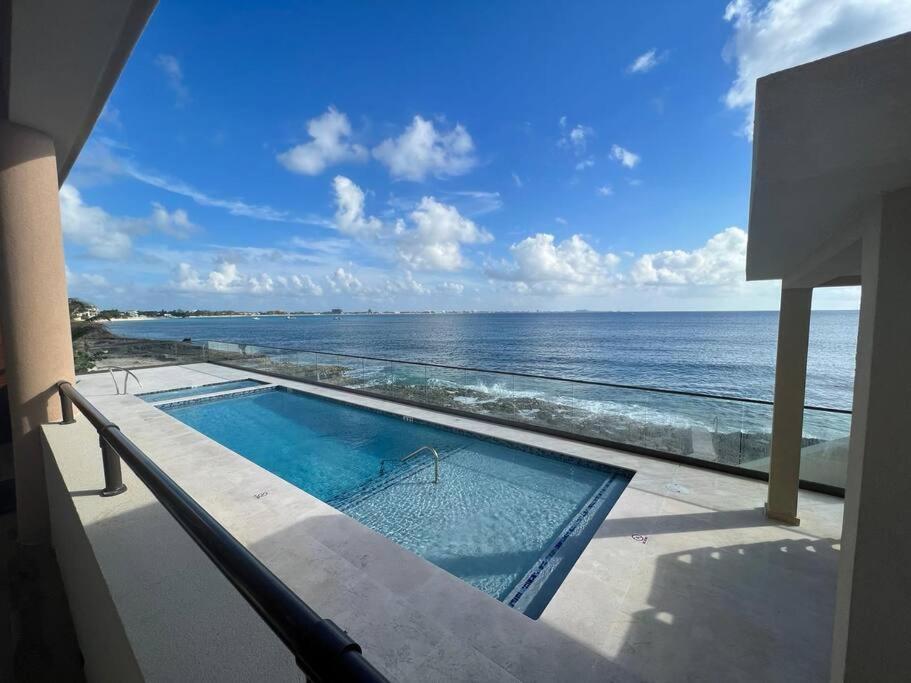 Luxury Ocean Front Seadreams 2 With 7 Mile Beach Views West Bay Buitenkant foto