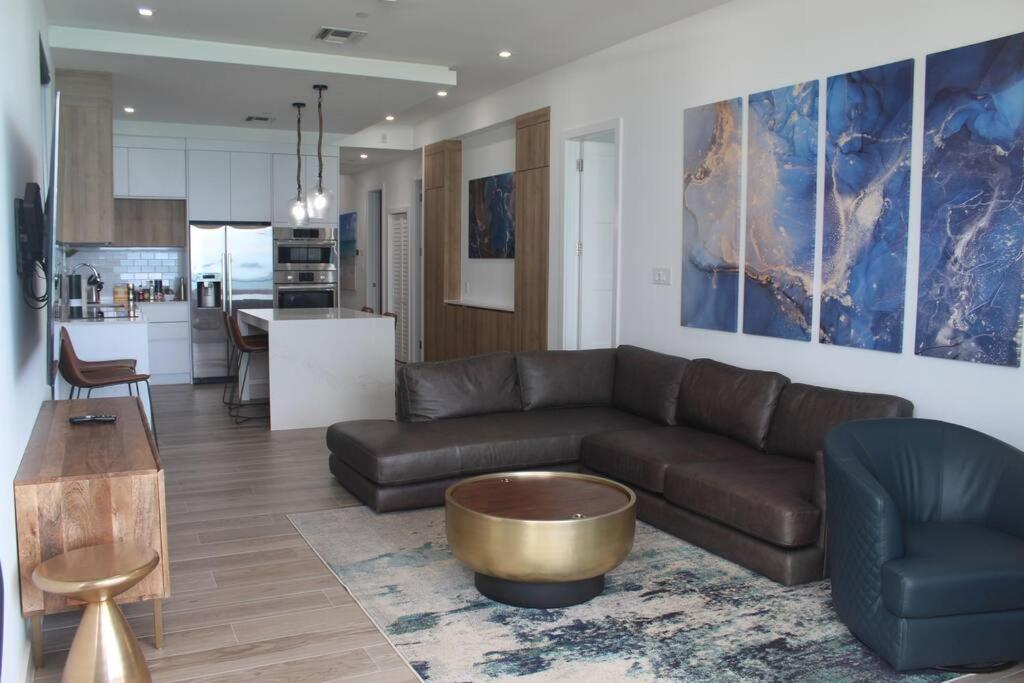 Luxury Ocean Front Seadreams 2 With 7 Mile Beach Views West Bay Buitenkant foto