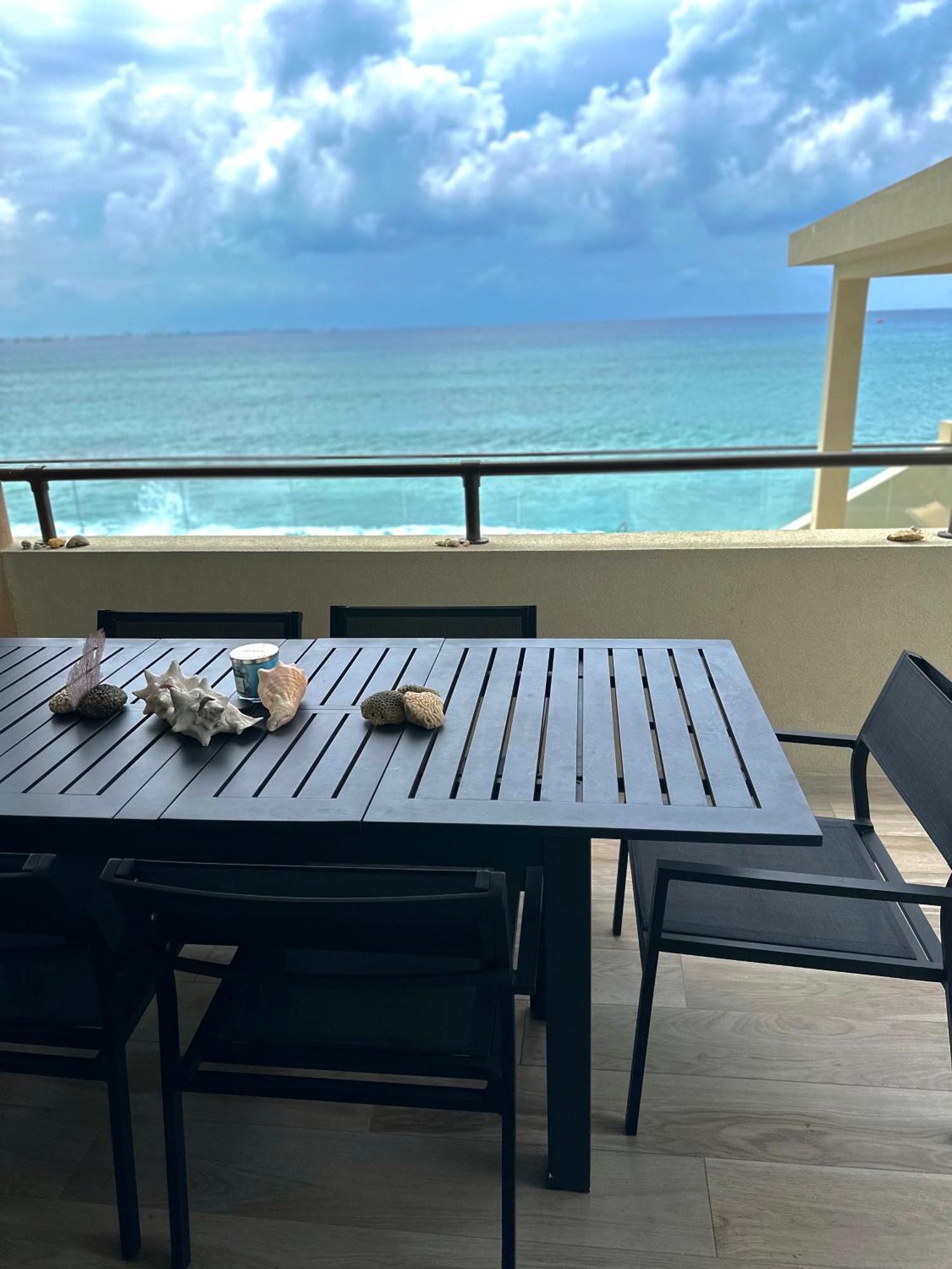 Luxury Ocean Front Seadreams 2 With 7 Mile Beach Views West Bay Buitenkant foto