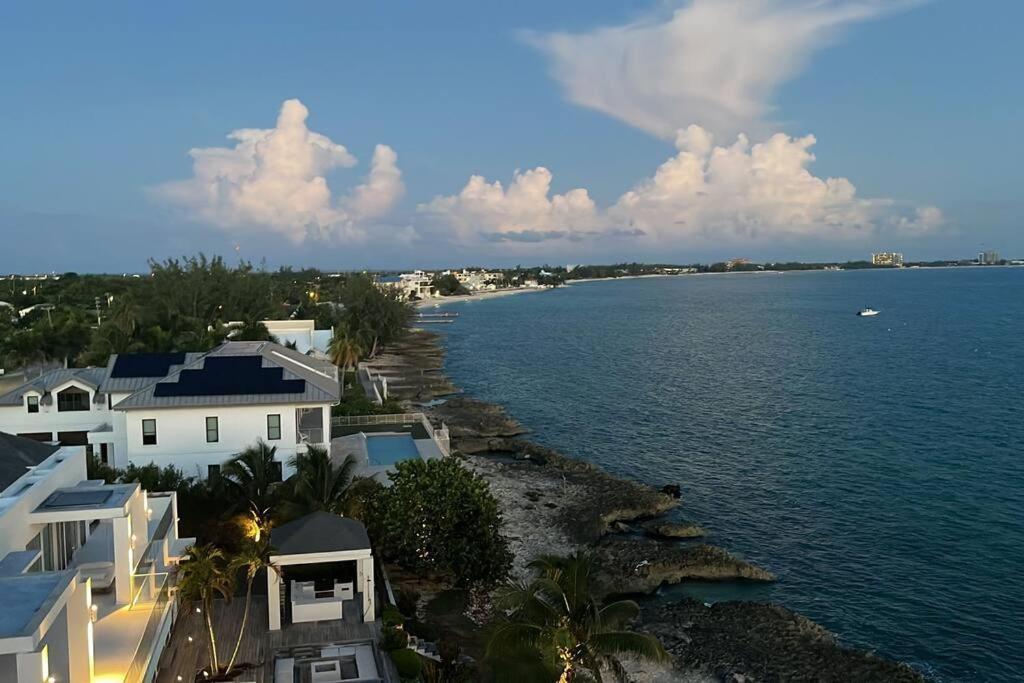 Luxury Ocean Front Seadreams 2 With 7 Mile Beach Views West Bay Buitenkant foto